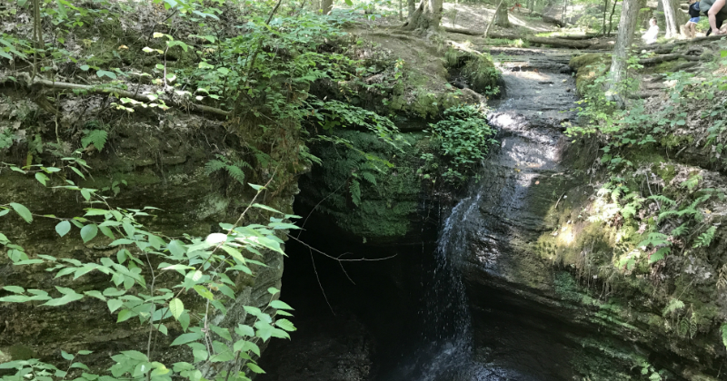 Cascadas Minnehaha en el Parque Estatal Nelson-Kennedy Ledges