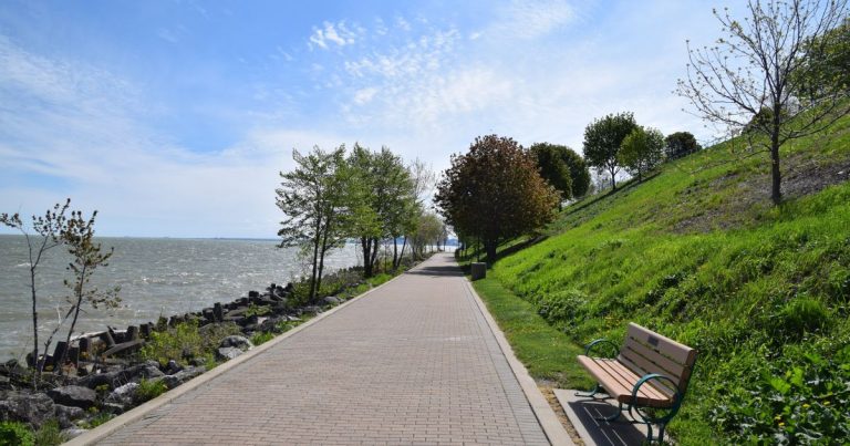 Lakefront Path Lakewood Park - Stunning Lakefront Park with so many Things to Do