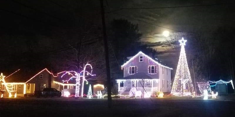 Best Christmas Lights in Northeast Ohio {2022} - You Must See This Year!