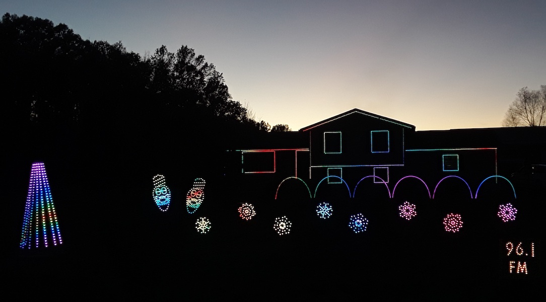 Best Christmas Lights in Northeast Ohio {2021} You Must See This Year!