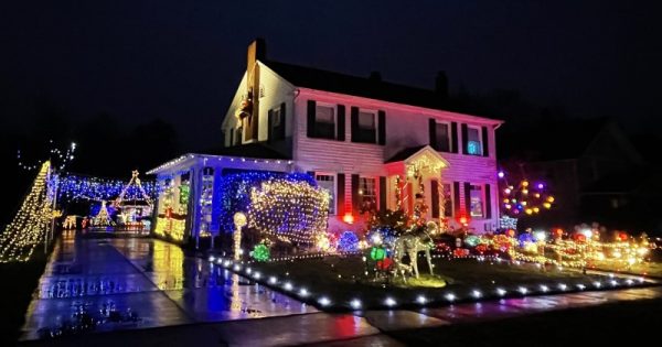 Best Christmas Lights in Northeast Ohio {2022} - You Must See This Year!