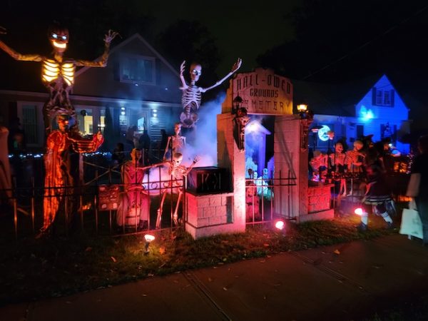 Must-See Halloween Yard Displays: Over-the-Top Decorations {2024}