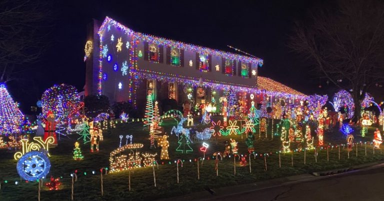 Best Christmas Lights in Northeast Ohio {2023} - You Must See This Year!