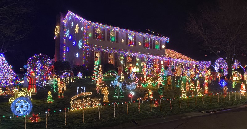 Best Christmas Lights in Northeast Ohio {2022} - You Must See This Year!