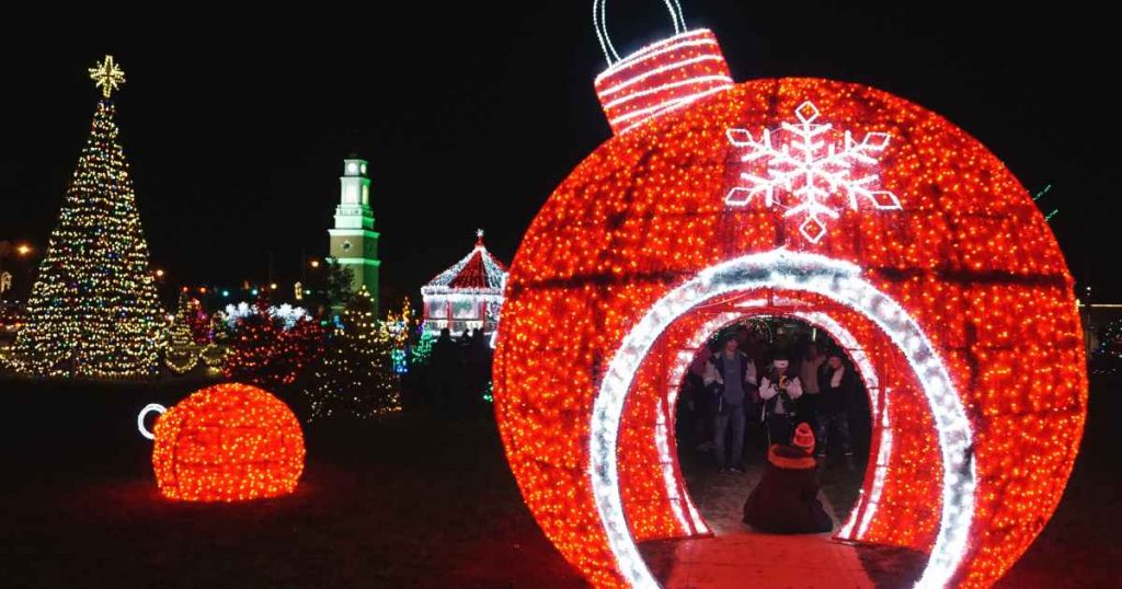 Best Christmas Lights in Northeast Ohio {2023} You Must See This Year!