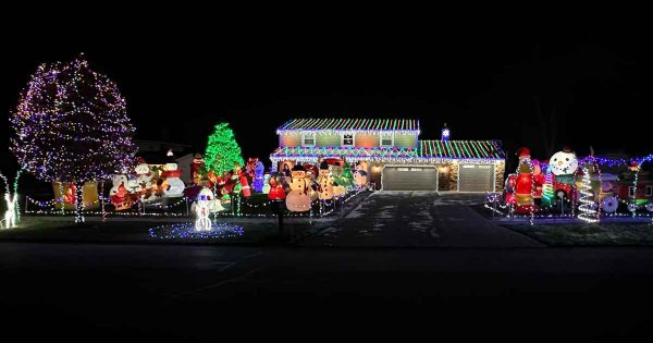 Best Christmas Lights in Northeast Ohio {2024} - You Must See This Year!