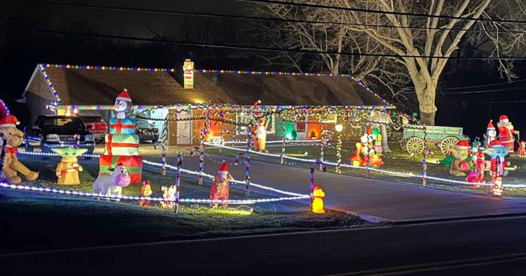 Best Christmas Lights in Northeast Ohio {2024} - You Must See This Year!