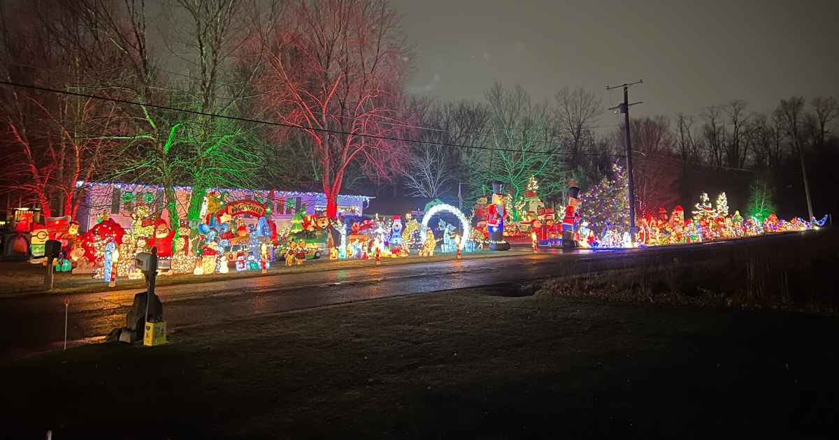 https://northeastohiofamilyfun.com/wp-content/uploads/2023/11/Johns-Family-Christmas-Lights-Display.jpg